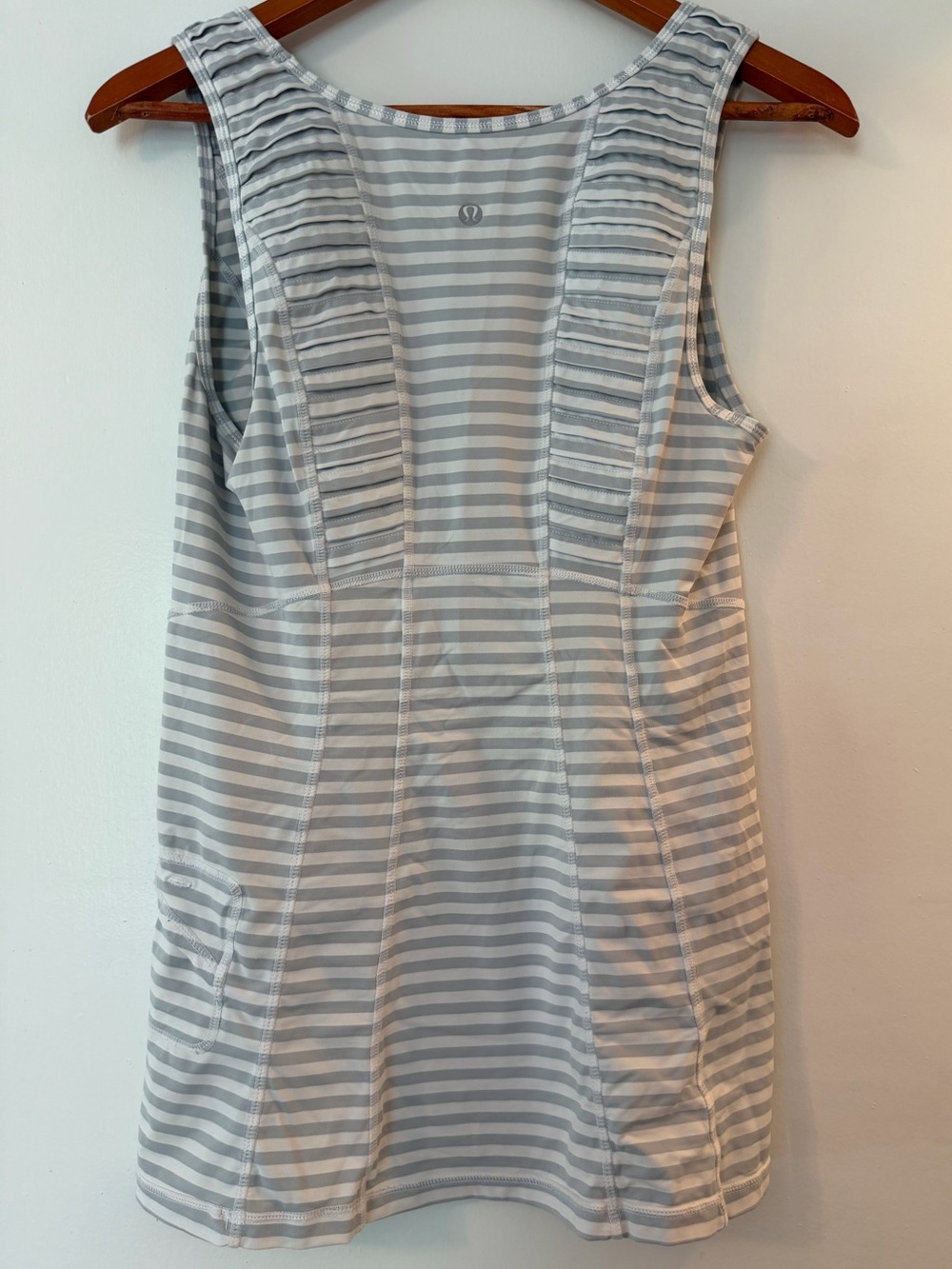 Lululemon Run Stay On Course Tank Size 10 Gray White Stripe Pleated Running Top